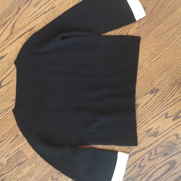 J.O.A. Keeney color block black/white ribbed knit soft v neck sweater. NWT. Sz M - Picture 6 of 8